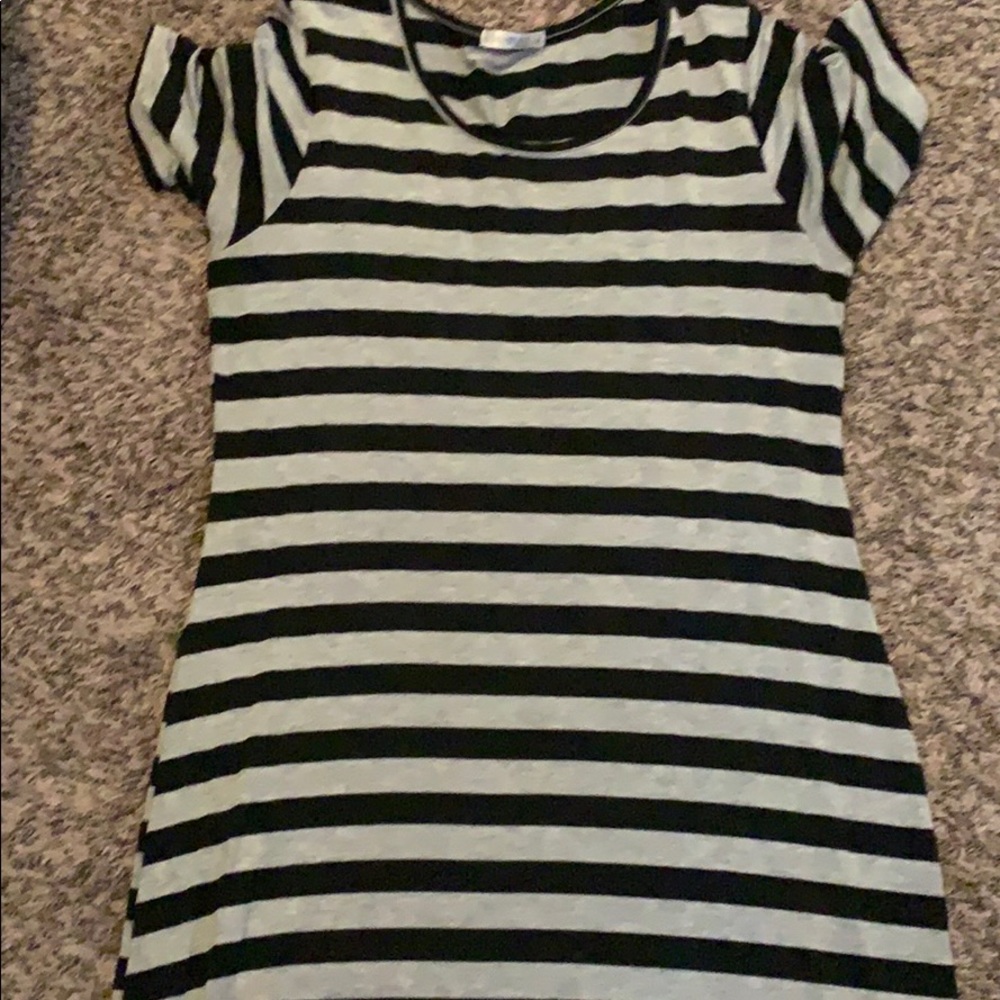 Honey and lace XL never worn dress. Fitted.